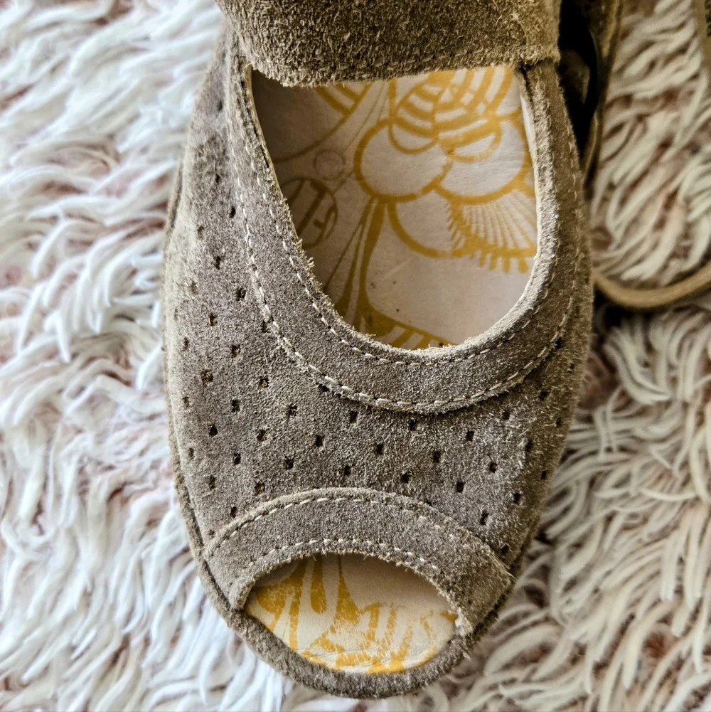 🐐Fly London Taupe Suede Wrap Around Ankle Strap Sandals - Picture 2 of 8